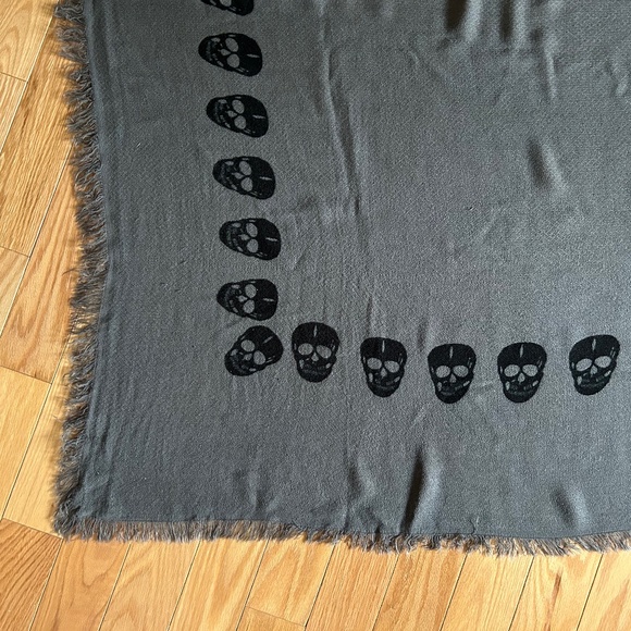 Zara Gray Skull Print Scarf - Picture 6 of 10